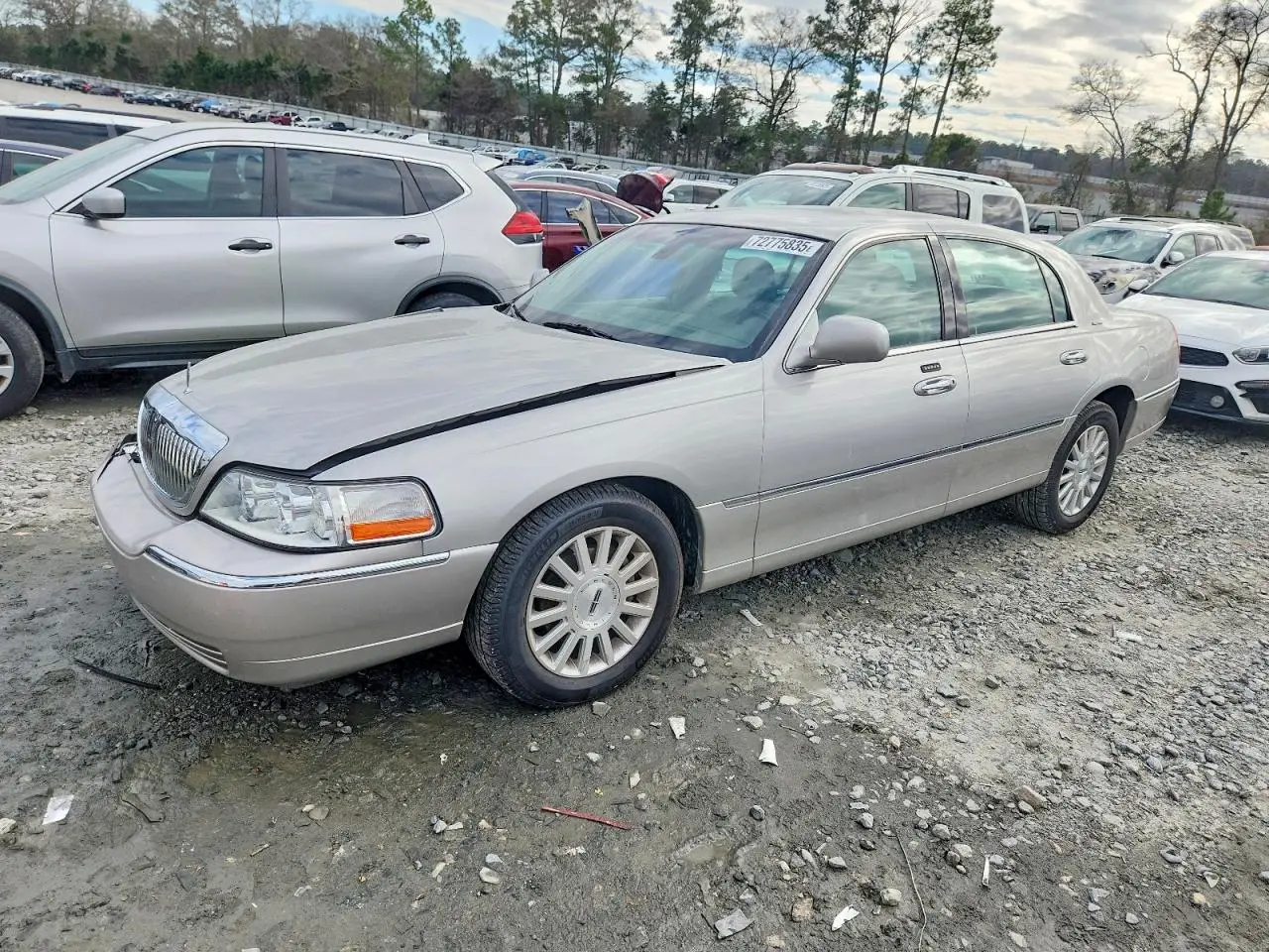 LINCOLN TOWNCAR 2003. Lot# 72775835. VIN 1LNHM82W13Y653607. Photo 1