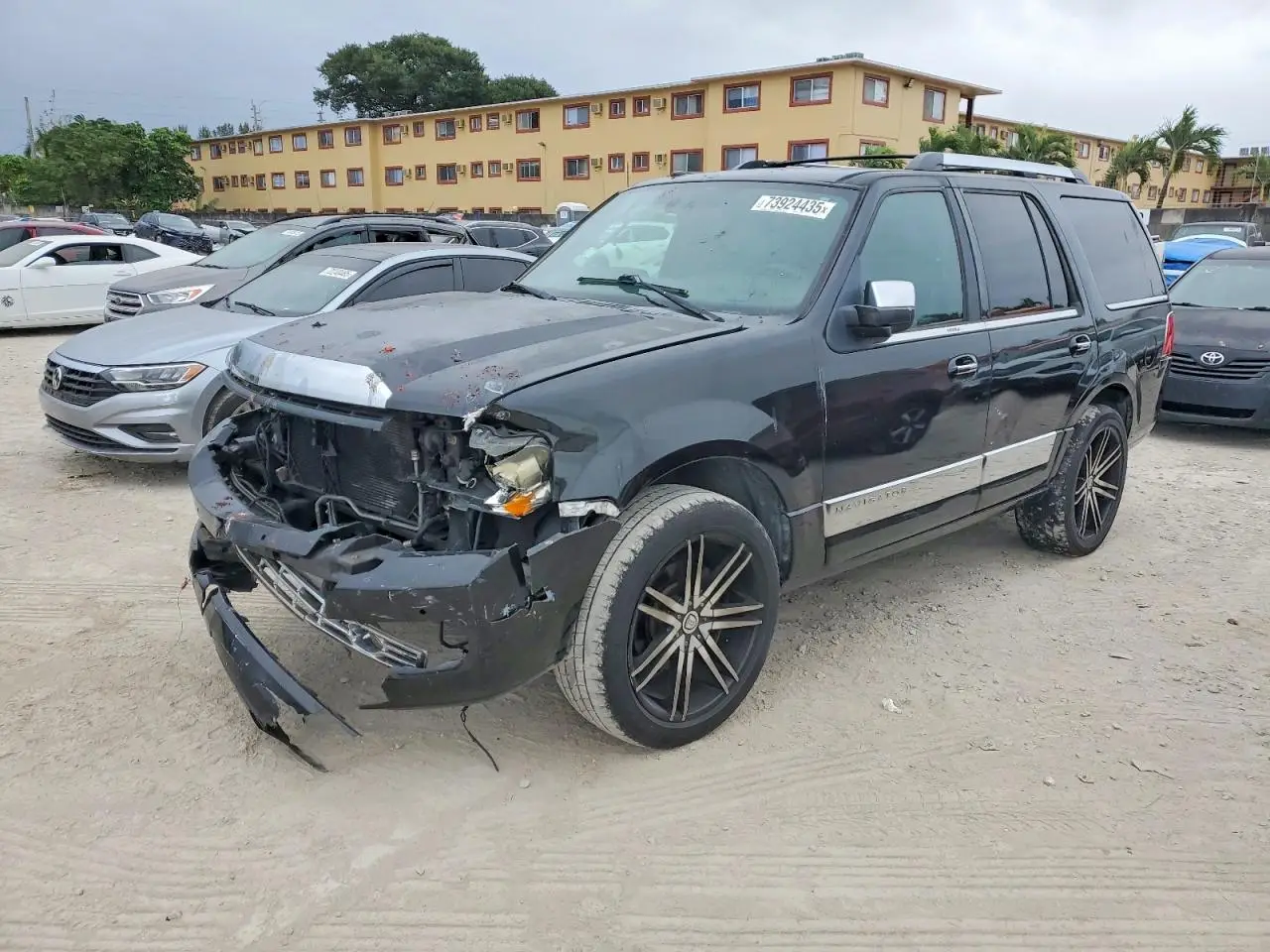 LINCOLN NAVIGATOR 2014. Lot# 73924435. VIN 5LMJJ2H56EEL01128. Photo 1