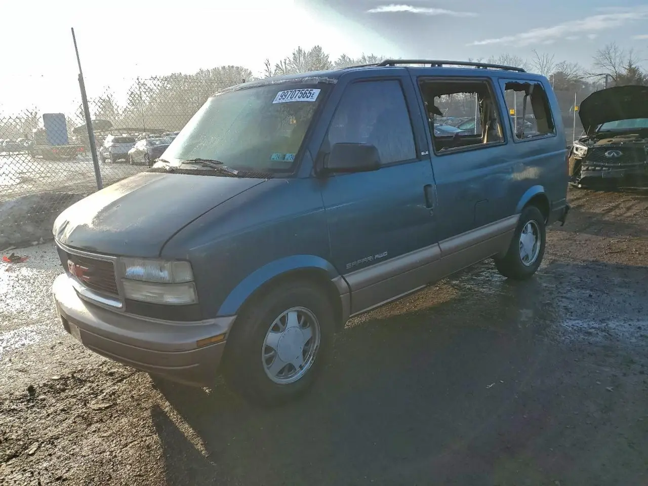 GMC SAFARI 1998. Lot# 99707565. VIN 1GKEL19W4WB520245. Photo 1