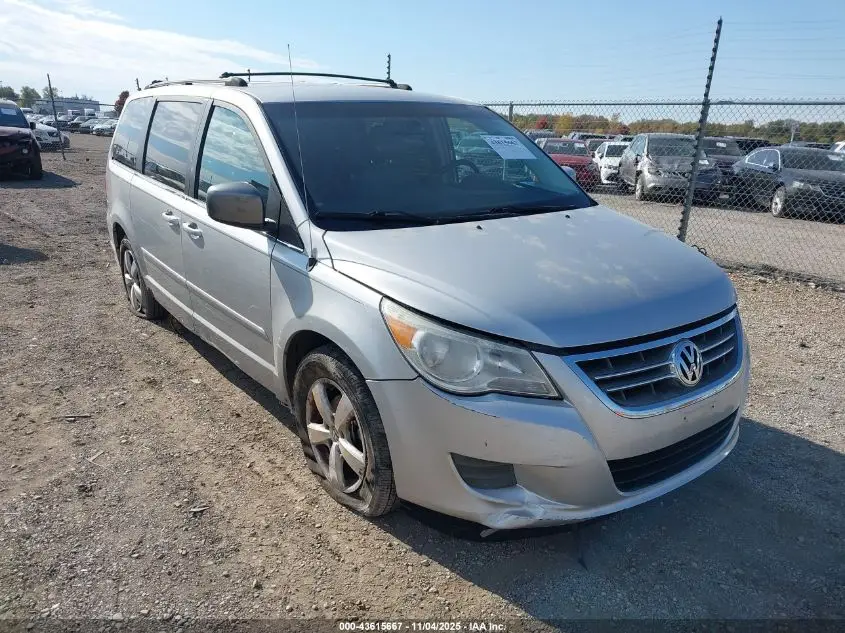 VOLKSWAGEN ROUTAN 2010. Lot# 43615667. VIN 2V4RW3D19AR294781. Photo 1