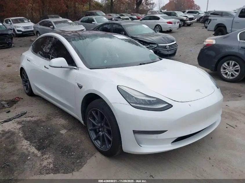 TESLA MODEL 3 2018. Lot# 43685031. VIN 5YJ3E1EB0JF086332. Photo 1