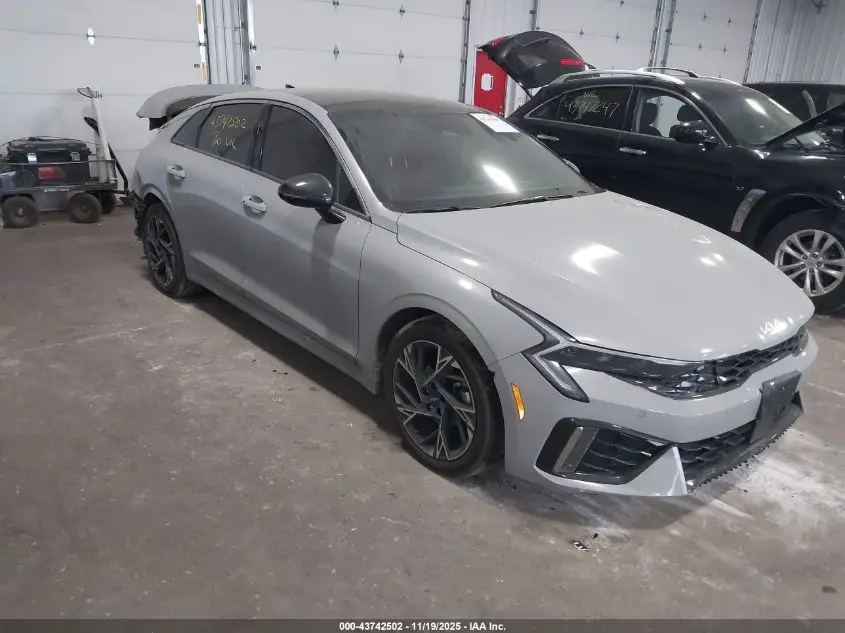 KIA K5 2025. Lot# 43742502. VIN KNAG64J73S5290561. Photo 1