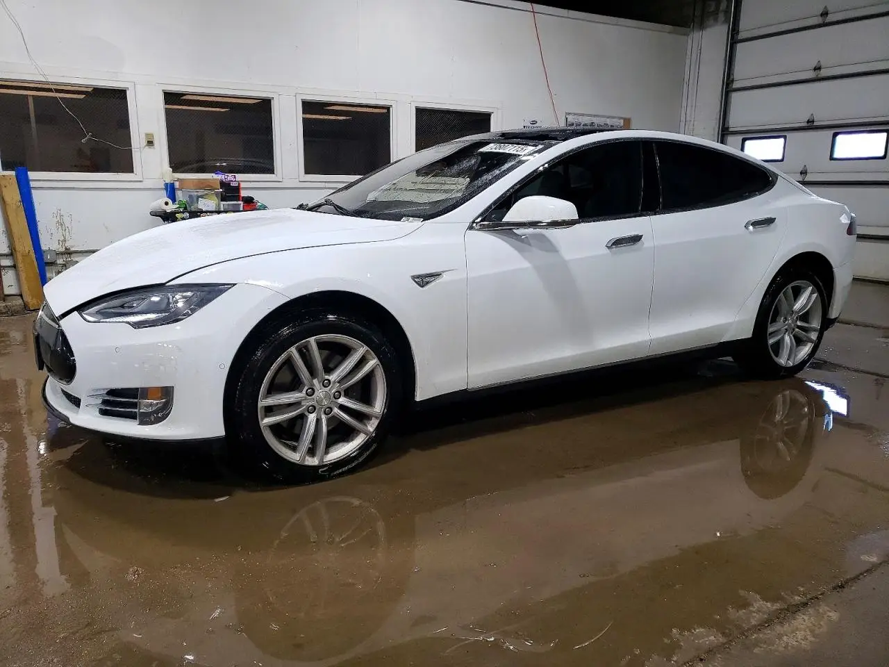 TESLA MODEL S 2015. Lot# 73807115. VIN 5YJSA1E2XFF108402. Photo 1