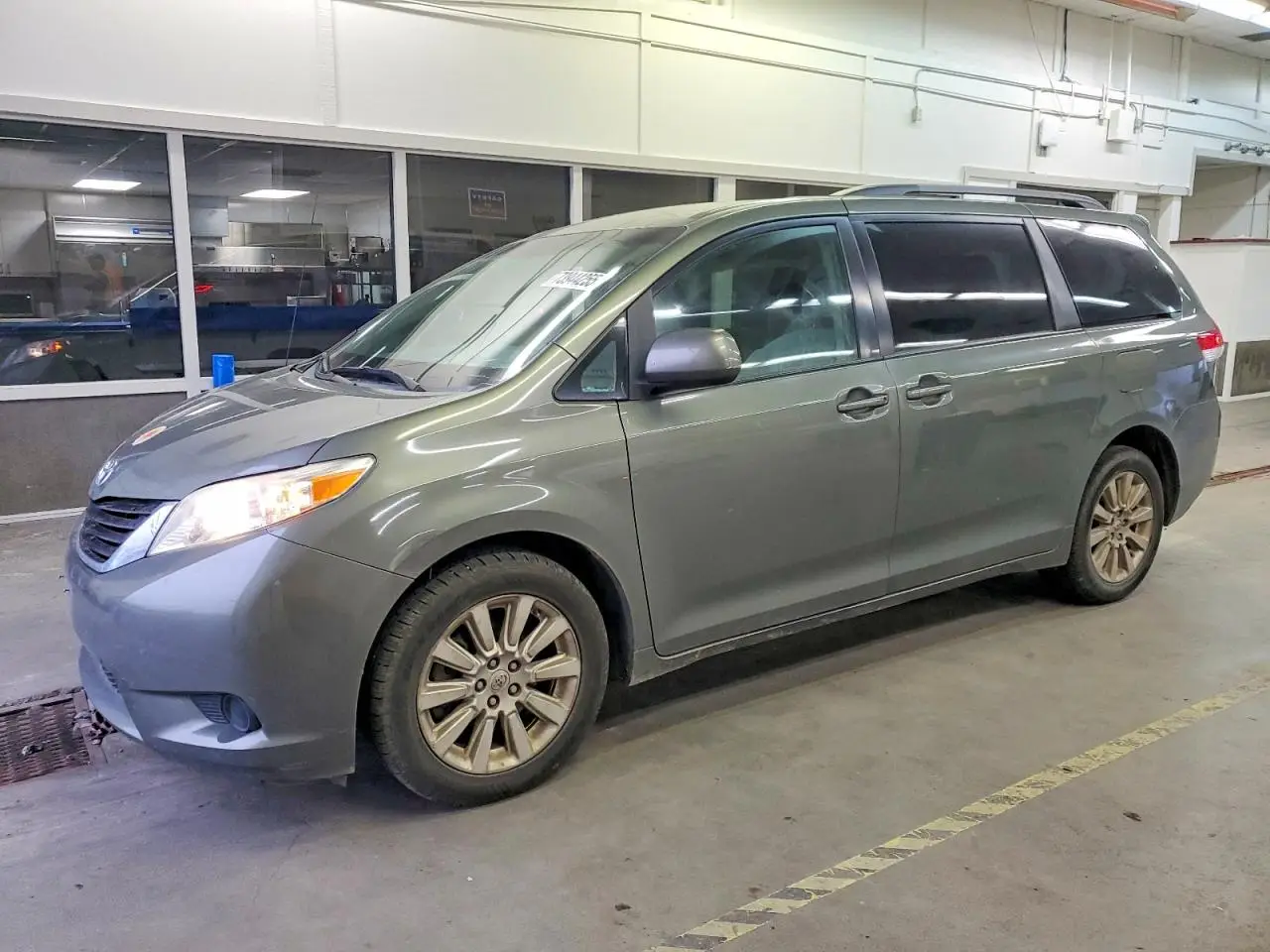 TOYOTA SIENNA 2011. Lot# 73944255. VIN 5TDJK3DC5BS021253. Photo 1