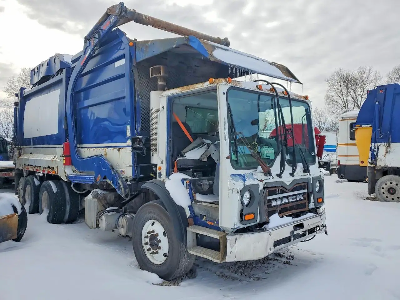 MACK ALL MODELS 2014. Lot# 95653105. VIN 1M2AV17C8EM010489. Photo 1