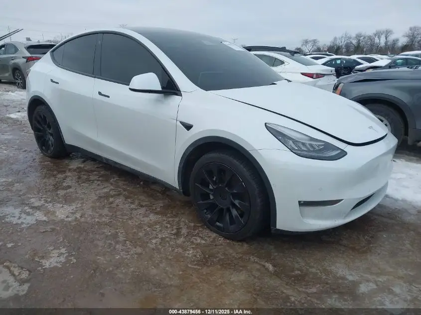 TESLA MODEL Y 2021. Lot# 43879456. VIN 5YJYGDEE3MF102507. Photo 1