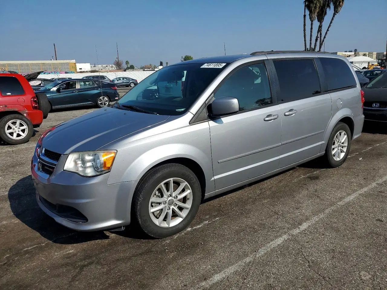 DODGE CARAVAN 2015. Lot# 74611895. VIN 2C4RDGCG3FR564348. Photo 1