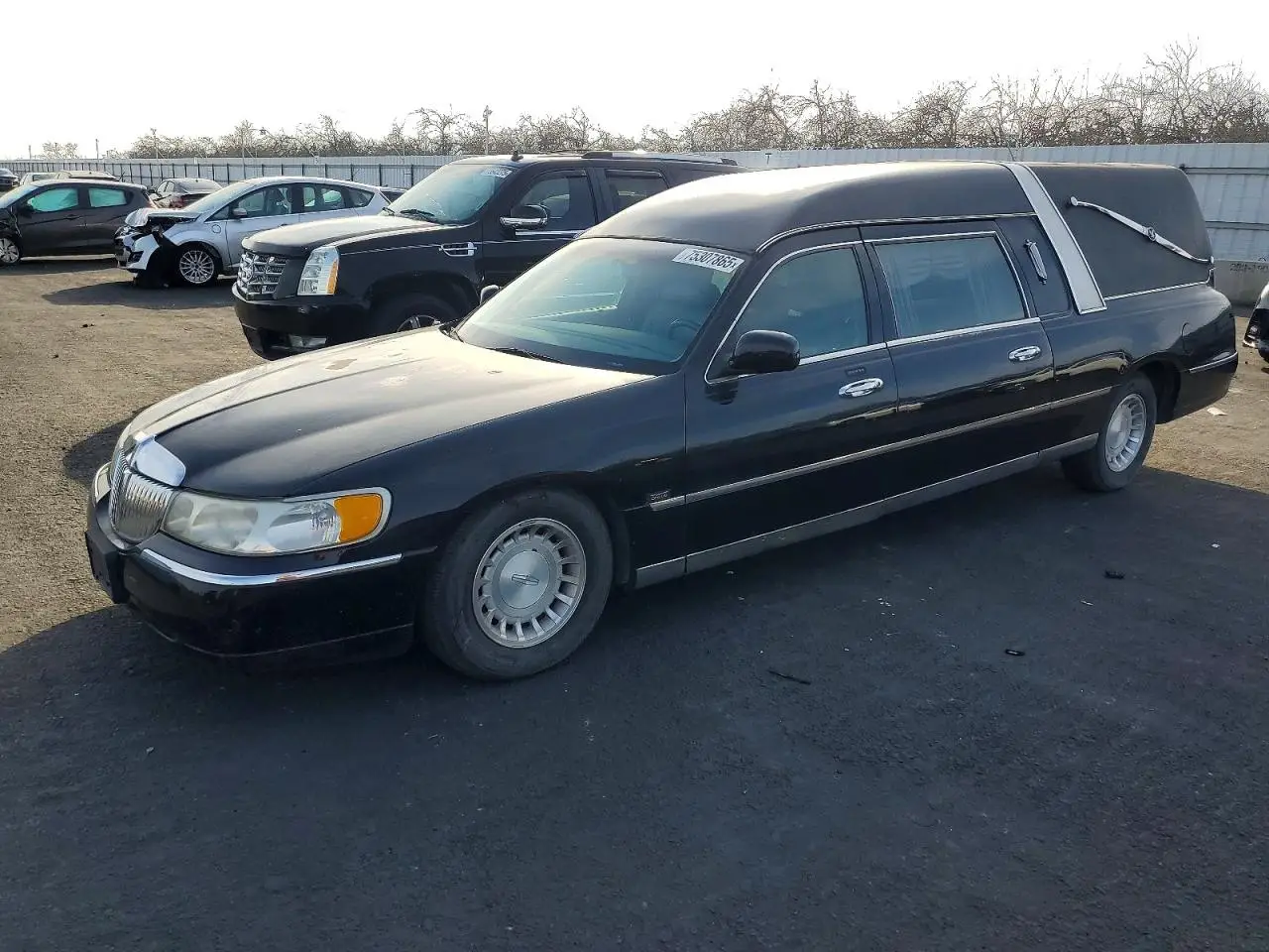 LINCOLN TOWNCAR 2000. Lot# 75307865. VIN 1LJFM81W9YY795947. Photo 1