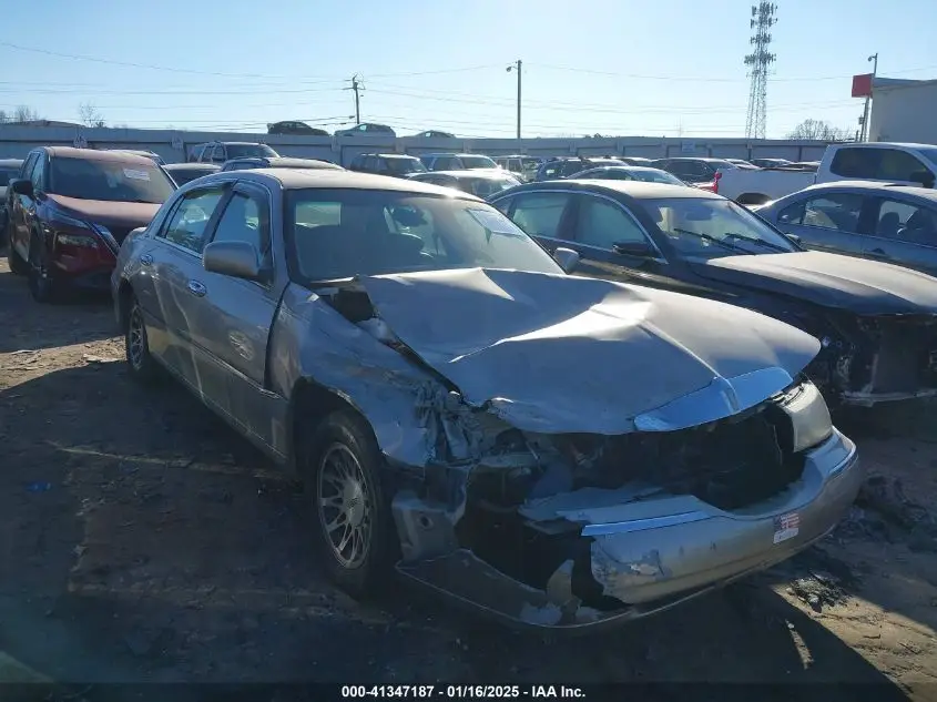 LINCOLN TOWN CAR 2000. Lot# 41347187. VIN 1LNHM82W1YY832463. Photo 1