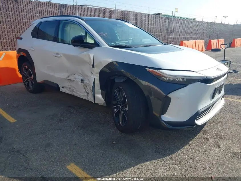 TOYOTA BZ4X 2023. Lot# 43944060. VIN JTMABACA2PA025012. Photo 1