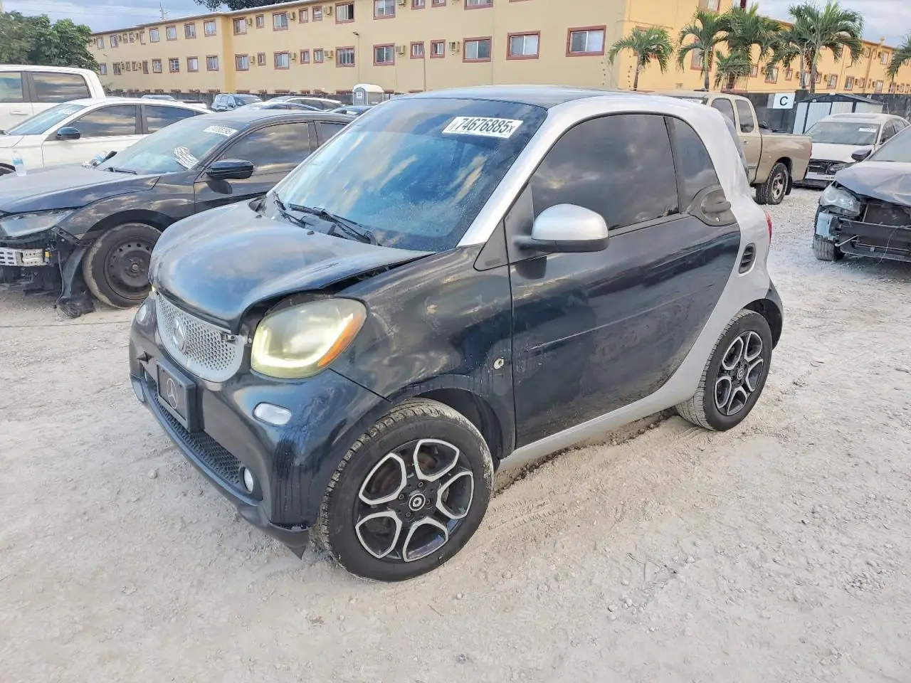 SMART FORTWO 2016. Lot# 74676885. VIN WMEFJ5DA1GK077614. Photo 1