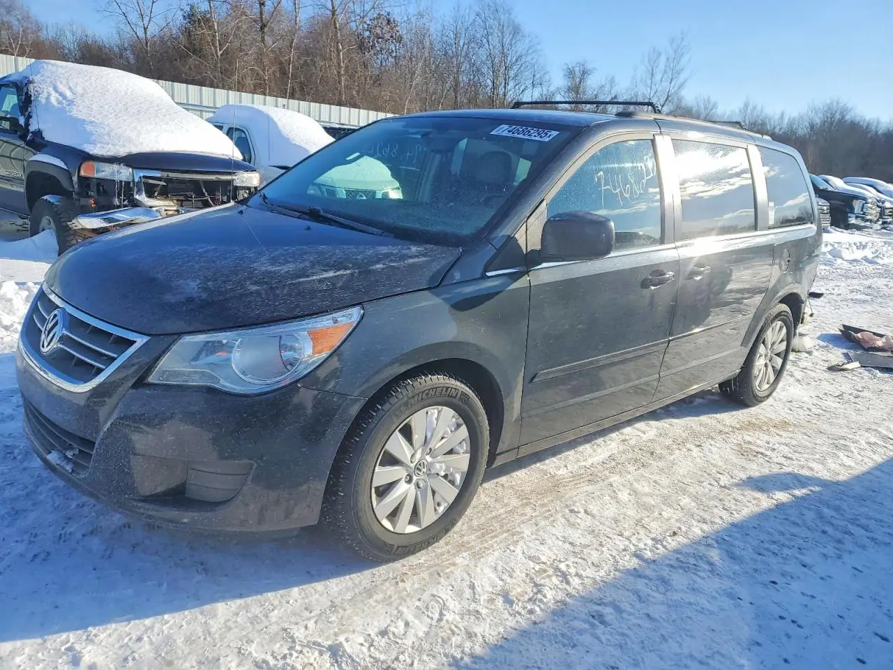 VOLKSWAGEN ROUTAN 2012. Lot# 74686295. VIN 2C4RVACG3CR240337. Photo 1