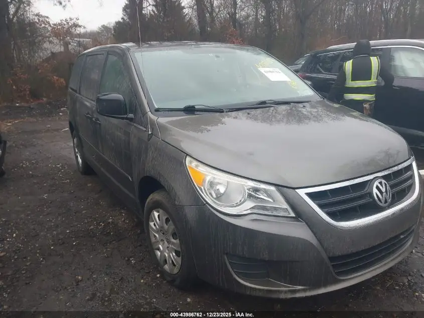 VOLKSWAGEN ROUTAN 2010. Lot# 43986762. VIN 2V4RW4D18AR360646. Photo 1