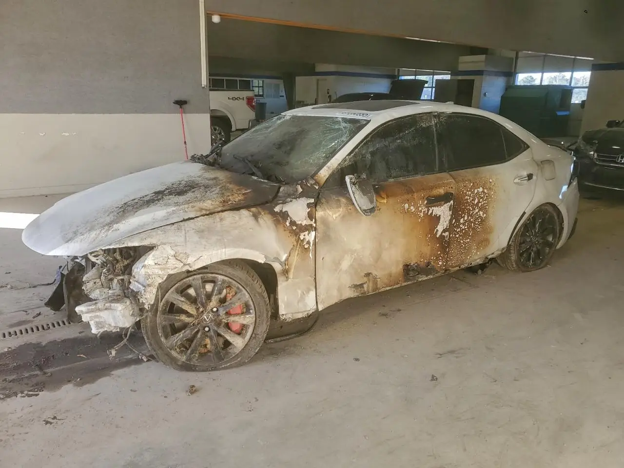 LEXUS IS 2016. Lot# 97260995. VIN JTHBA1D27G5007191. Photo 1