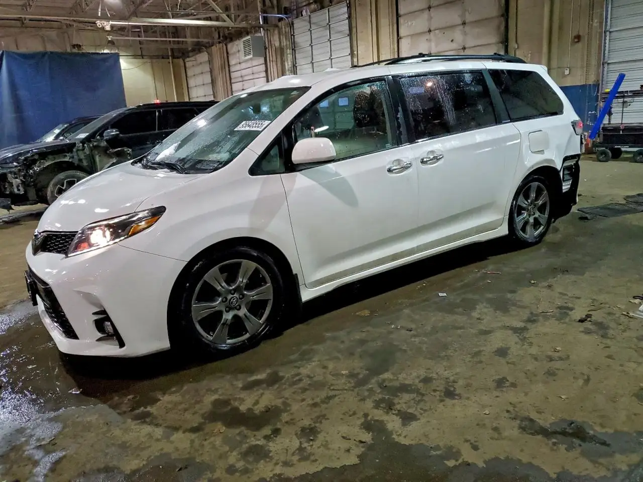 TOYOTA SIENNA 2018. Lot# 95648555. VIN 5TDXZ3DC7JS934732. Photo 1