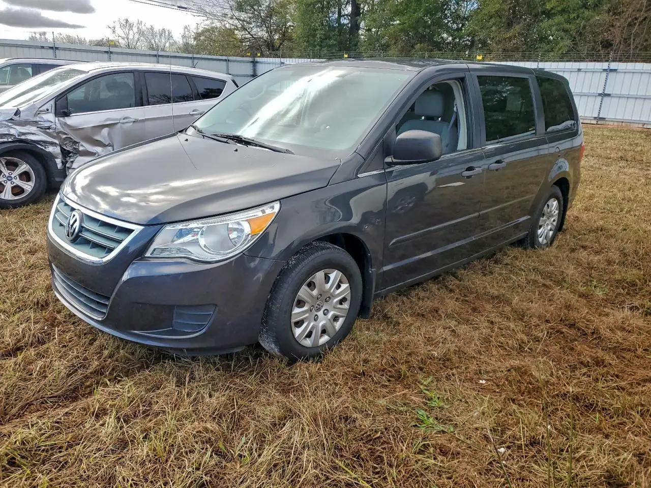 VOLKSWAGEN ROUTAN 2012. Lot# 95551835. VIN 2C4RVAAG6CR393474. Photo 1