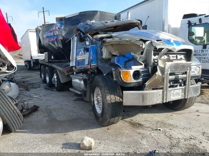 MACK 700 2003. Lot# 44059888. VIN 1M2AG11CX3M004872. Photo 1