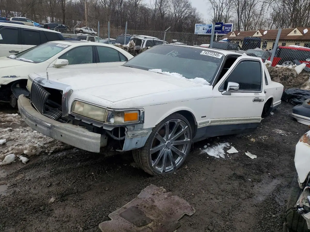 LINCOLN TOWNCAR 1996. Lot# 74372345. VIN 1LNLM82W2TY724422. Photo 1