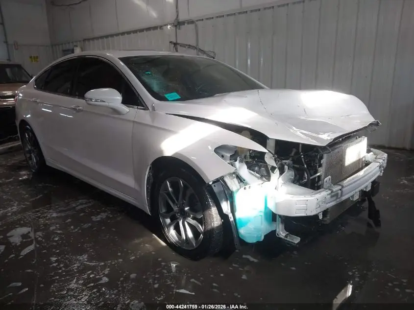 FORD FUSION 2020. Lot# 44241759. VIN 3FA6P0RU1LR260946. Photo 1